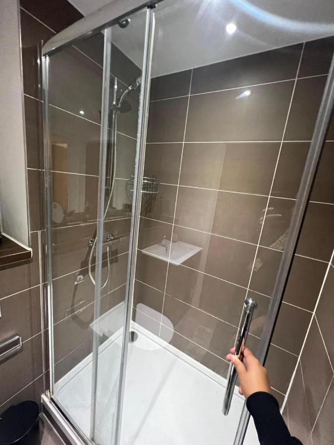 Spacious Sleep 7 Flat 20 Mins Central London Bp65 Екстериор снимка